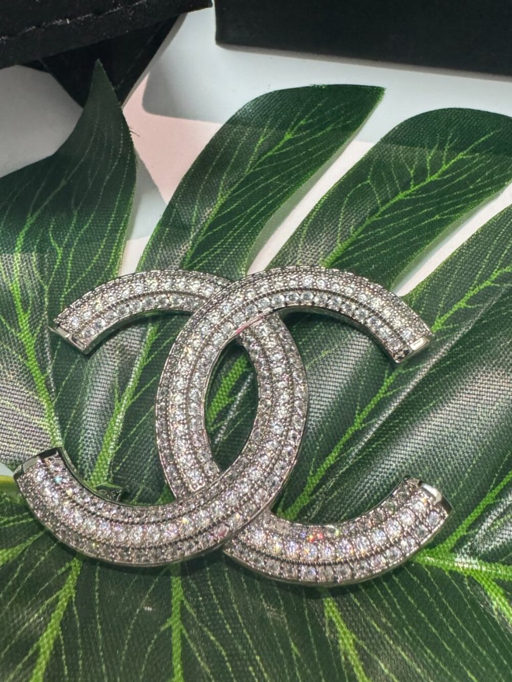 CHANEL - Picture 3 of 5